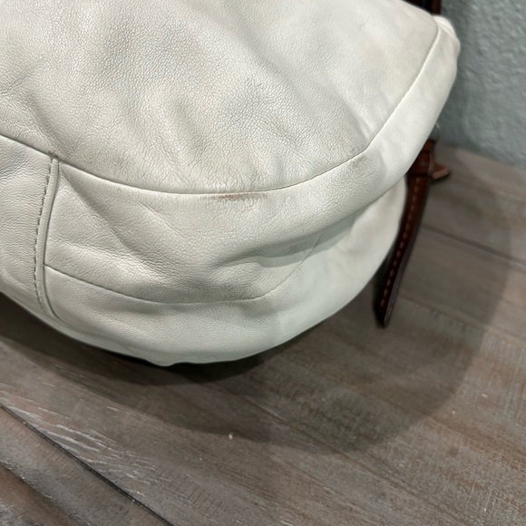 Authentic Coach White Leather Satchel/ Shoulder Handbag - Picture 5 of 15